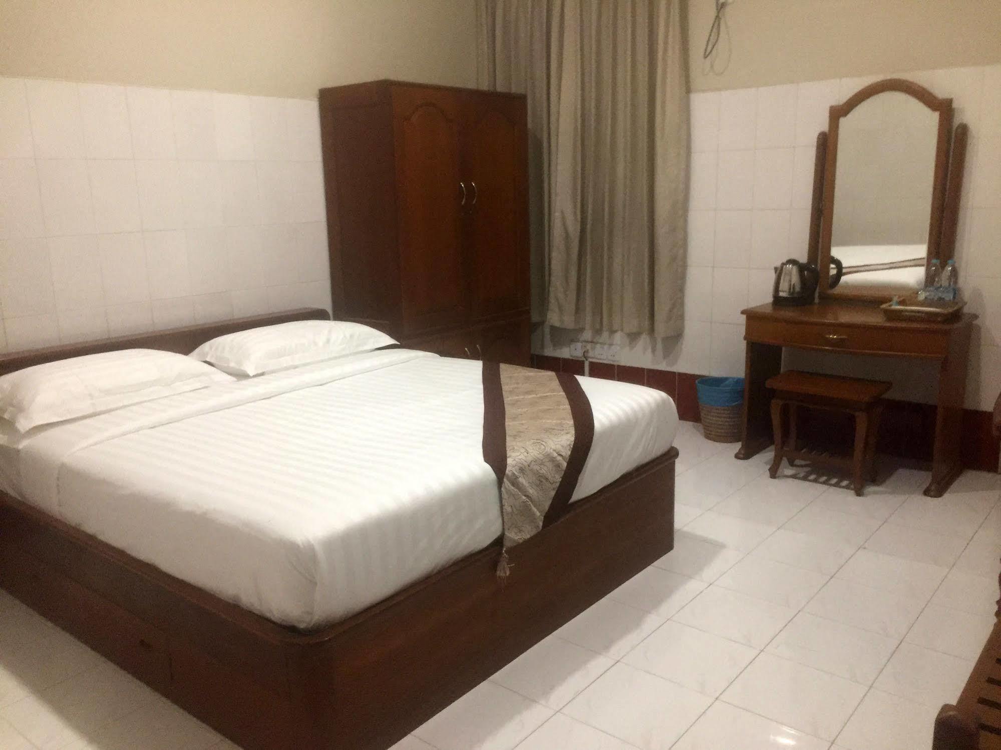 Ruby Garden Hotel Yangon Extérieur photo