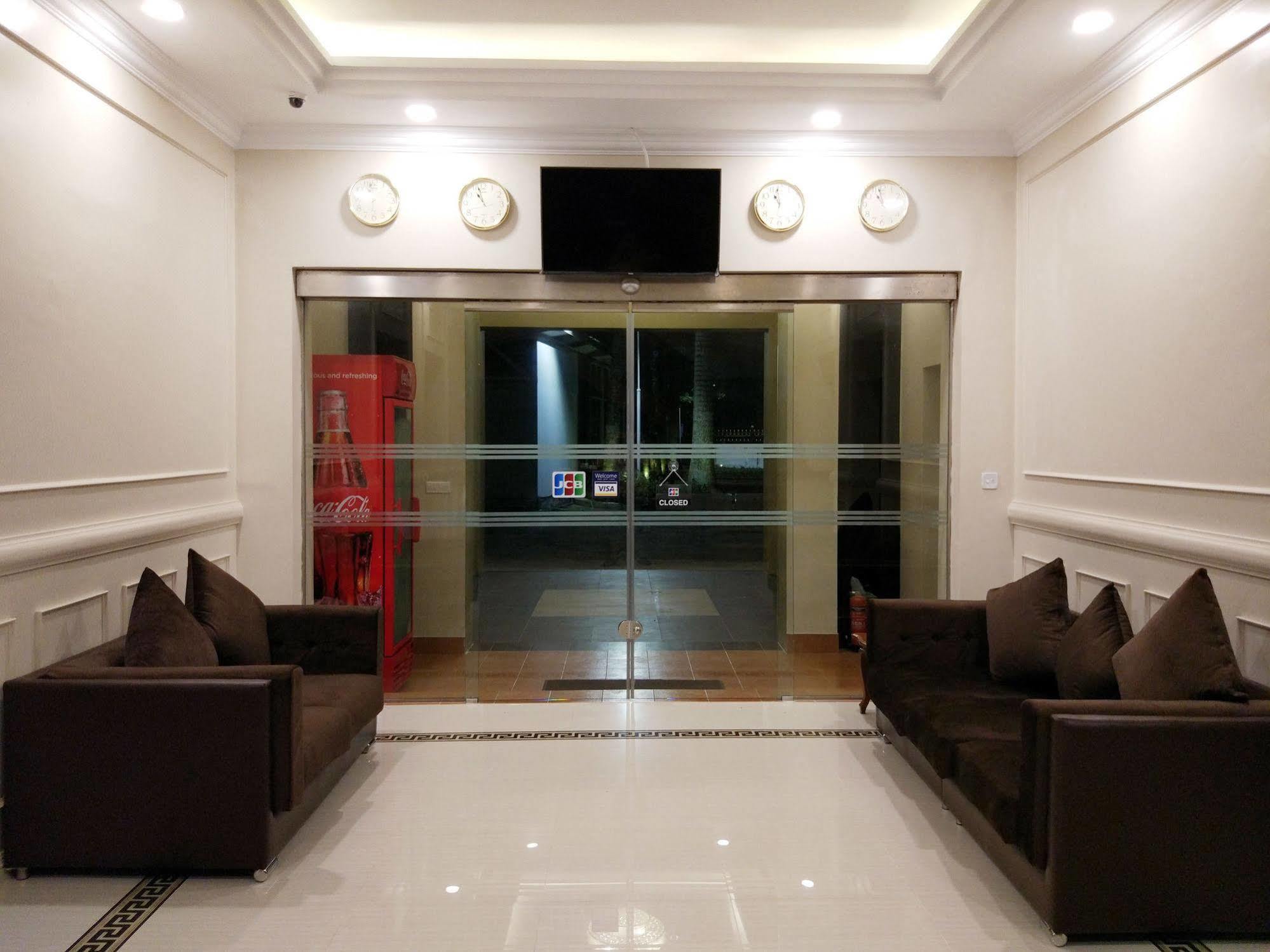 Ruby Garden Hotel Yangon Extérieur photo